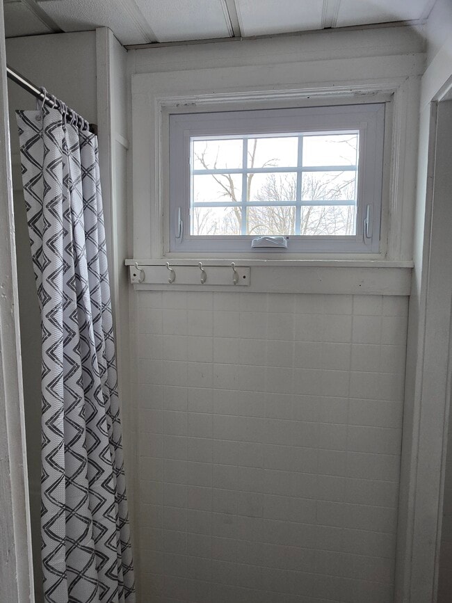 Building Photo - 129 E Main St