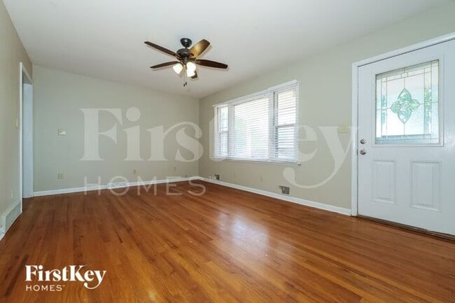 Foto del edificio - 7106 N Troost Ave