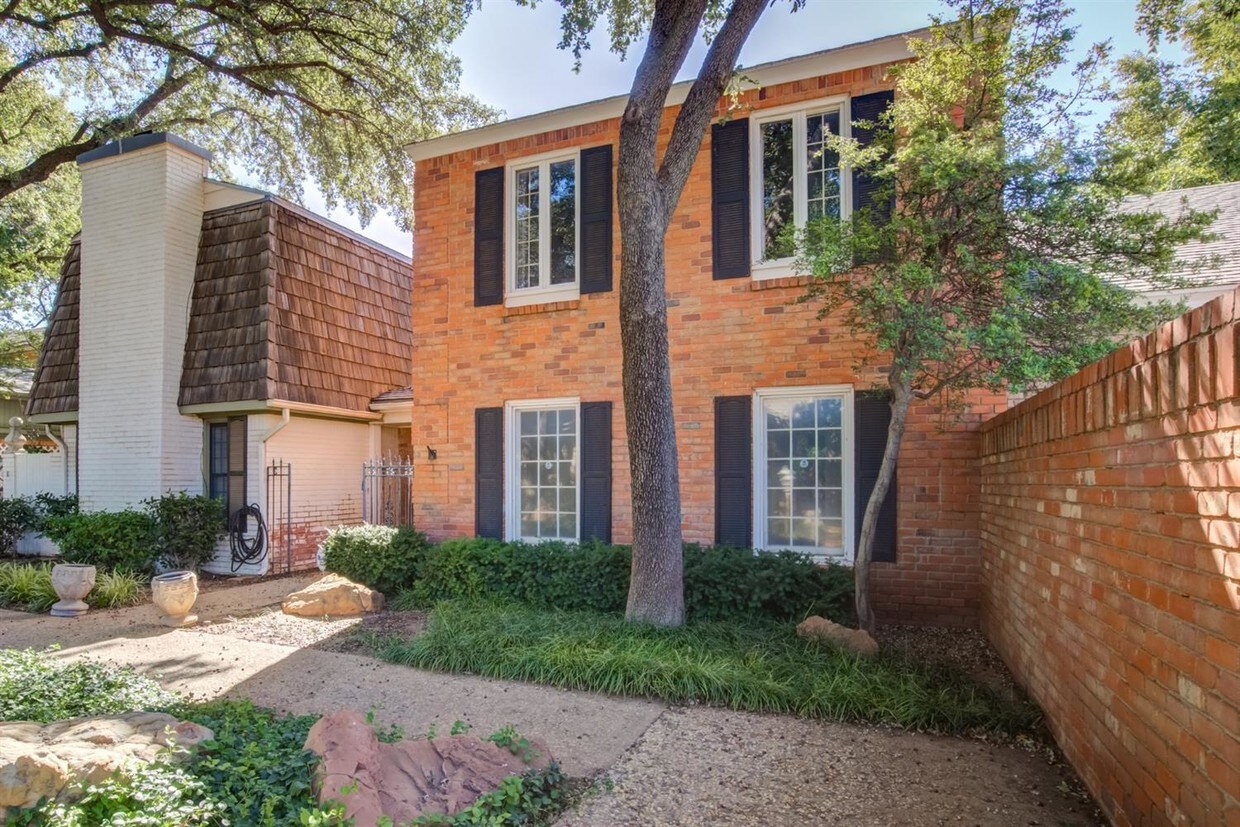 Foto principal - 4610 Indiana Ave