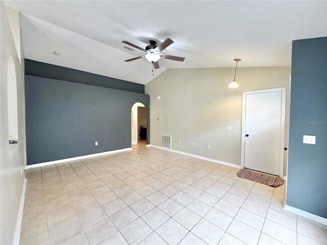Foto del edificio - 2093 Whispering Trails Blvd