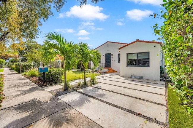 Building Photo - 1240 SW 21st St