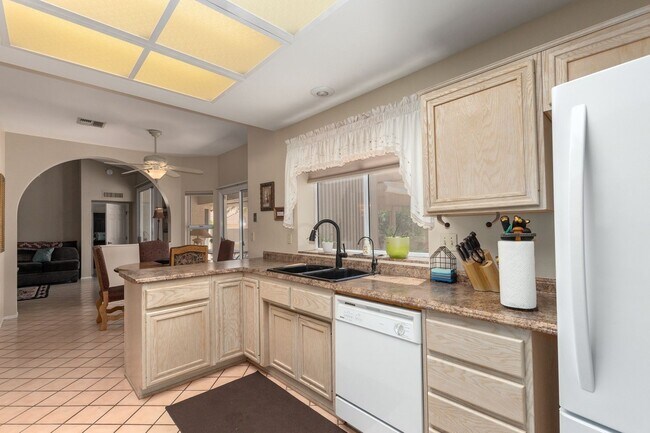 Foto del edificio - Furnished Rental, 55+, Move In Today!