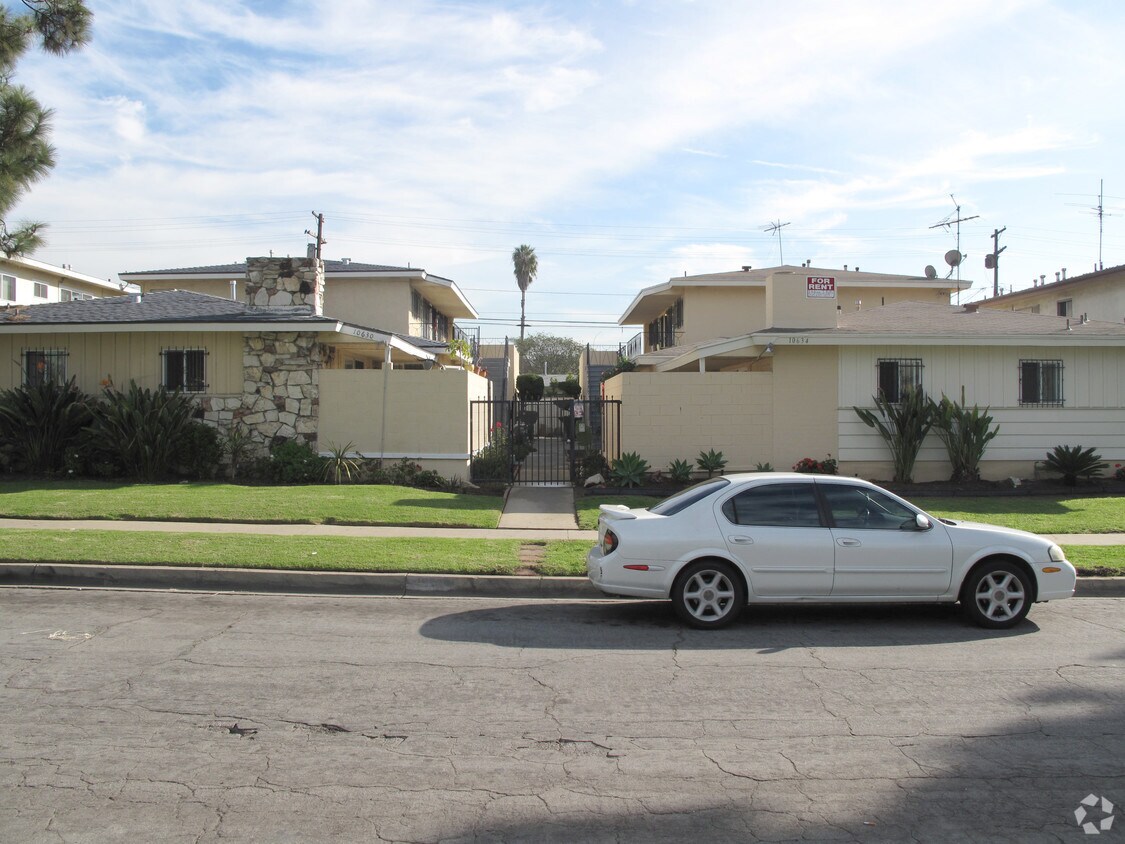 10630 Crenshaw Blvd, Inglewood, CA 90303 Apartments in Inglewood, CA