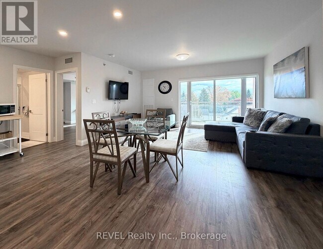 Photo du bâtiment - 5698 Main St