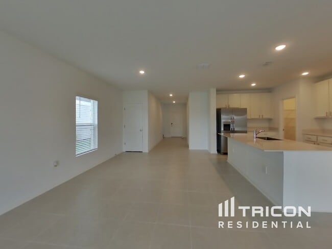 Building Photo - 5648 Gingham Dr
