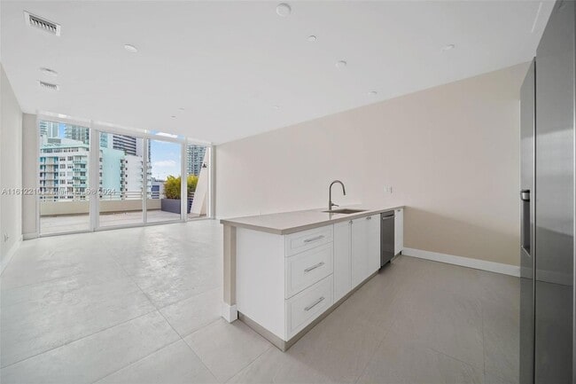 Building Photo - 555 NE 34th St