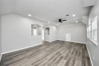 Building Photo - 13111 Porter Meadow Ln