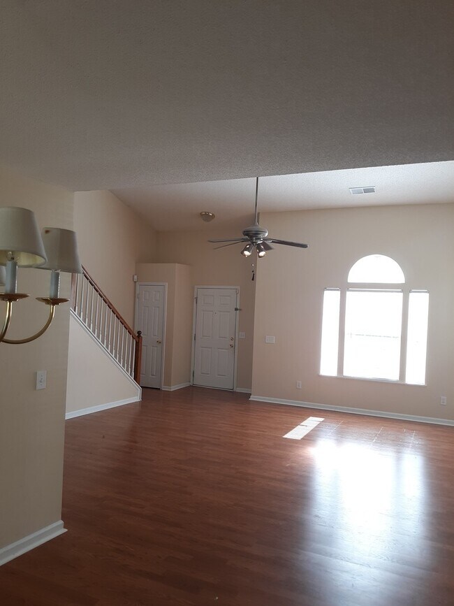 Foto del edificio - Charming 2 Story Home in Northeast Columbia!