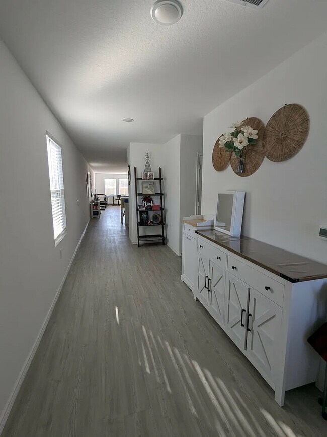 Building Photo - Room in Single Family Home on Repeating Wy