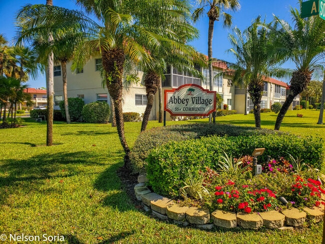 Building Photo - 4 Abbey Ln