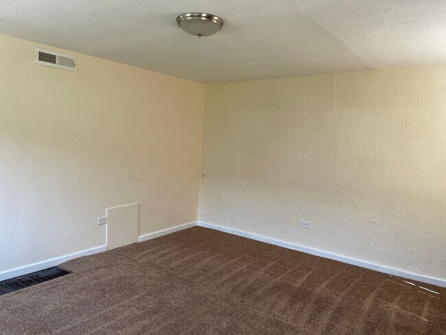 Building Photo - 10625