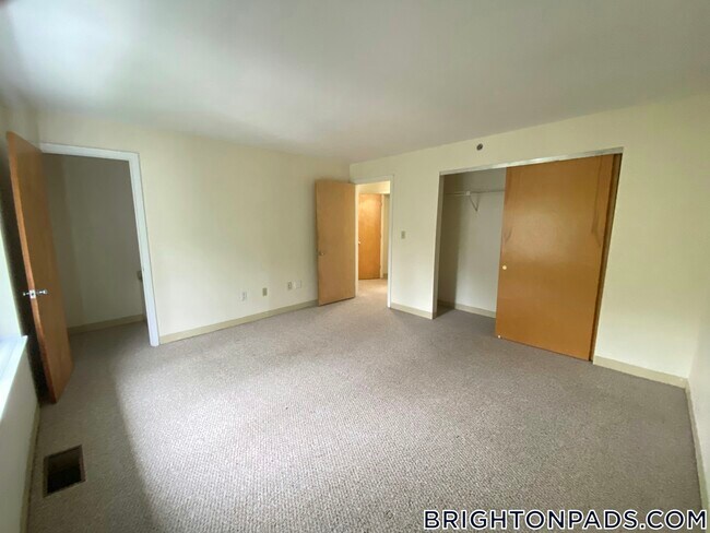 Foto del edificio - 140 N Beacon St