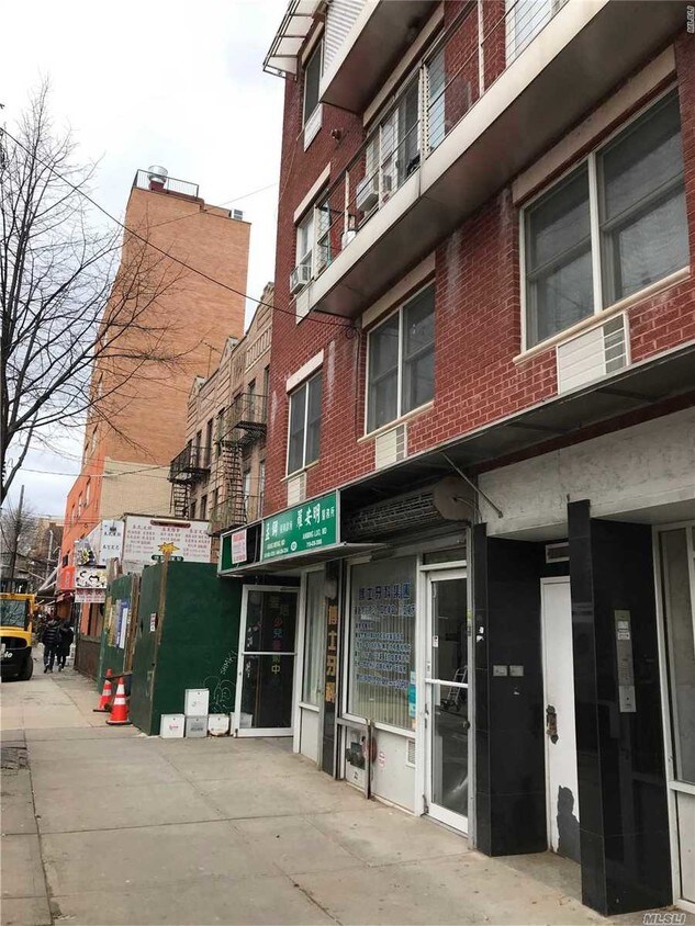 Building Photo - 821 57th St