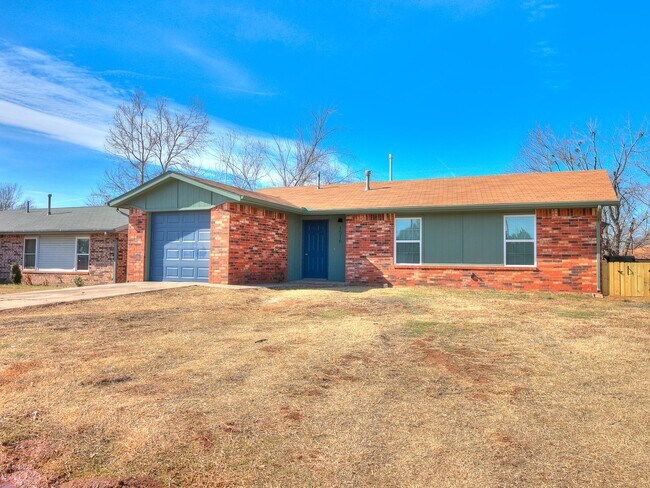 Building Photo - 4 bedroom 2 bath home in Tecumseh!