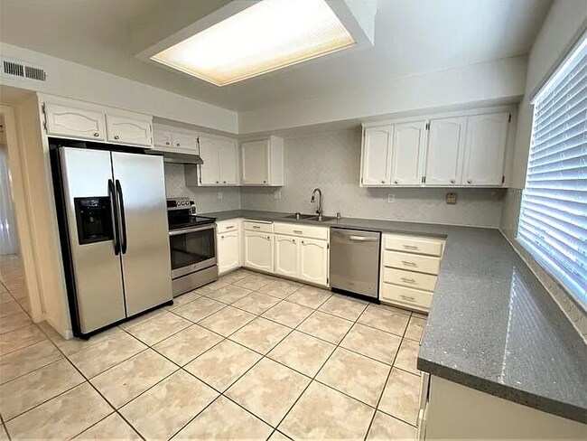 Building Photo - Stunning 4 Bedroom House in Del Cerro Now ...