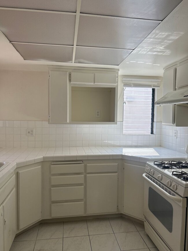 Building Photo - Most Desirable North Alhambra Condo Right Across from City Hall and Walking to Alhambra HS