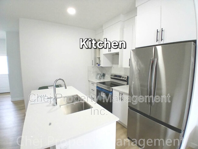 Photo du bâtiment - 16515-16520 20 Ave SW