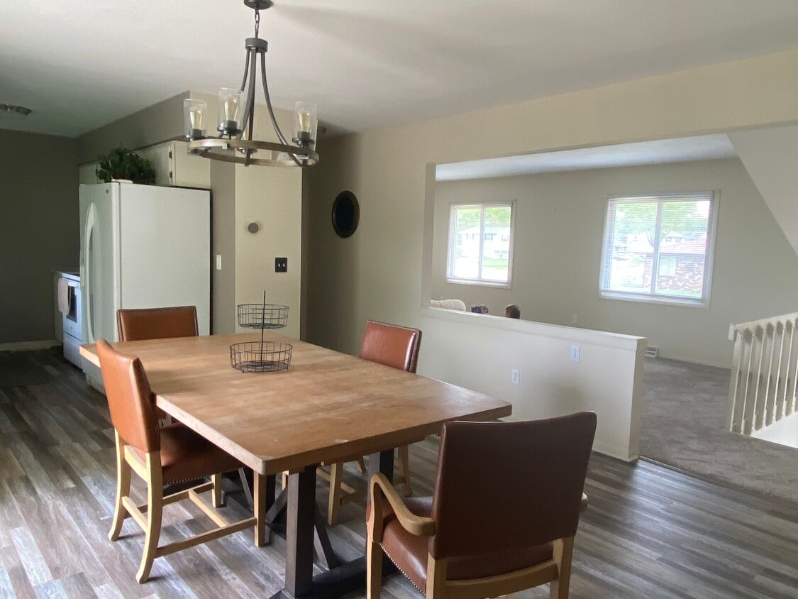 449 Sunset Dr, Janesville, WI 53548 Townhome Rentals in Janesville WI