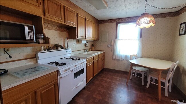 Building Photo - 2 Balzac Ct