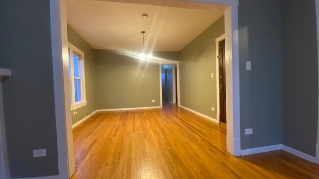 Foto del edificio - 5235 W Montrose Ave