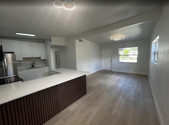 Foto del edificio - 517 NW 18th Ave