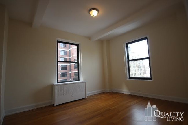 Building Photo - 225 W 106th St