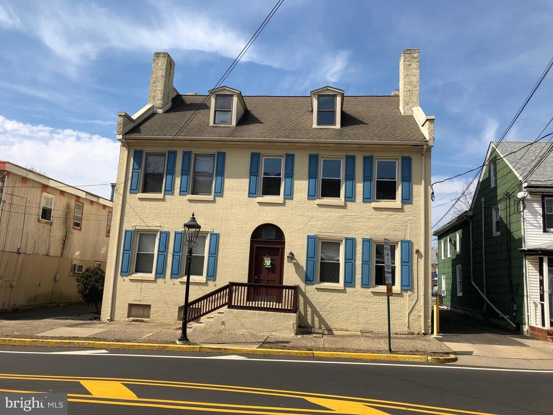 93 Hanover St Unit 1, Pemberton, NJ 08068 Room for Rent in Pemberton