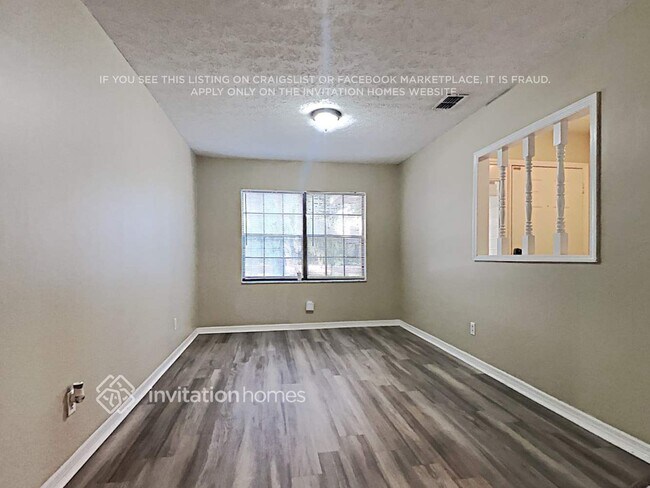 Building Photo - 709 Foxglove Pl