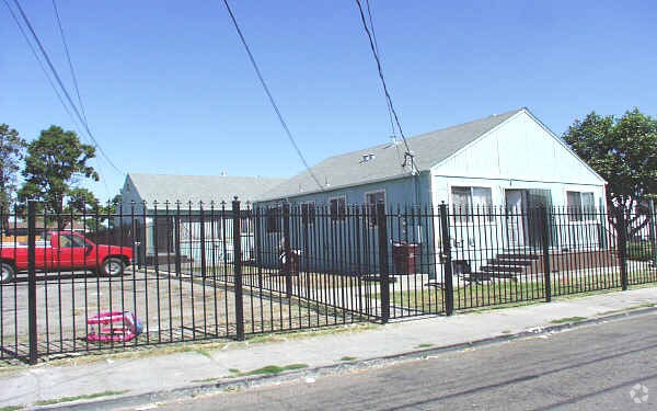 Building Photo - 1079 72nd Ave