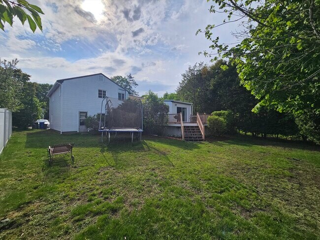 Foto del edificio - 56 Great Meadow Rd