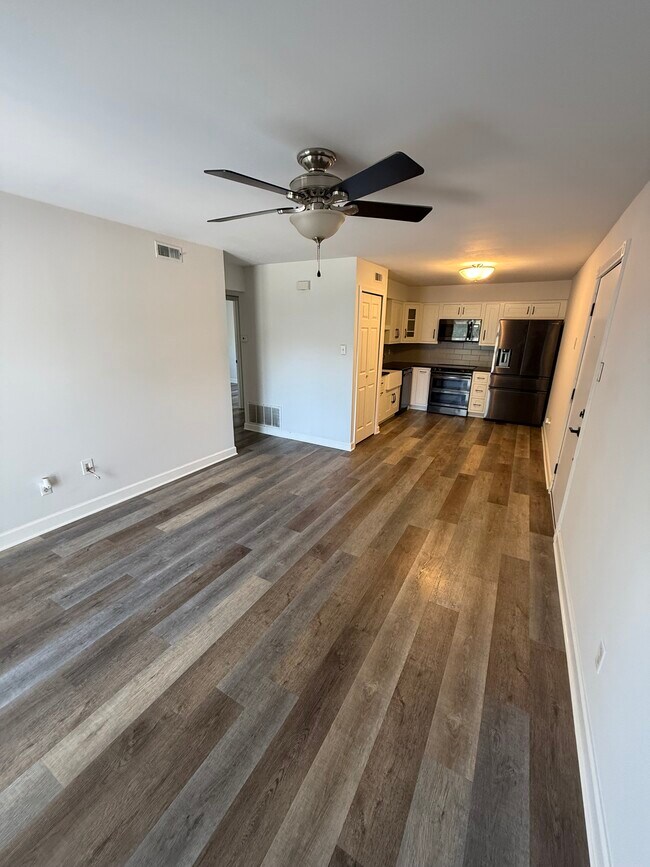 Living room - 645 S Kirkwood Rd