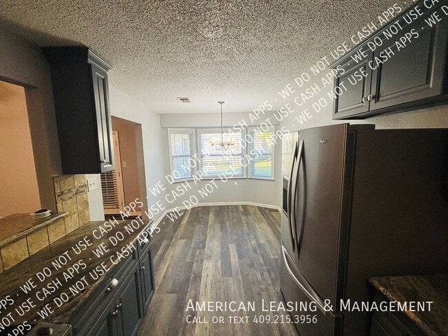 Foto del edificio - 4212 Briarhill-