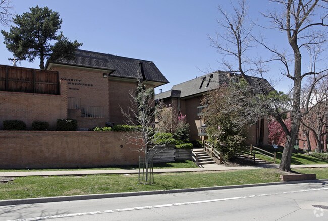 Building Photo - Varsity Townhouses