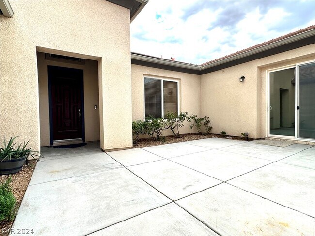 Building Photo - 2745 Borthwick Ave