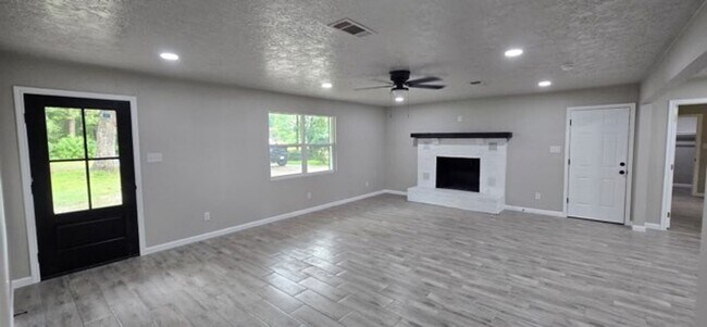 Foto del edificio - 204 Dogwood Ln