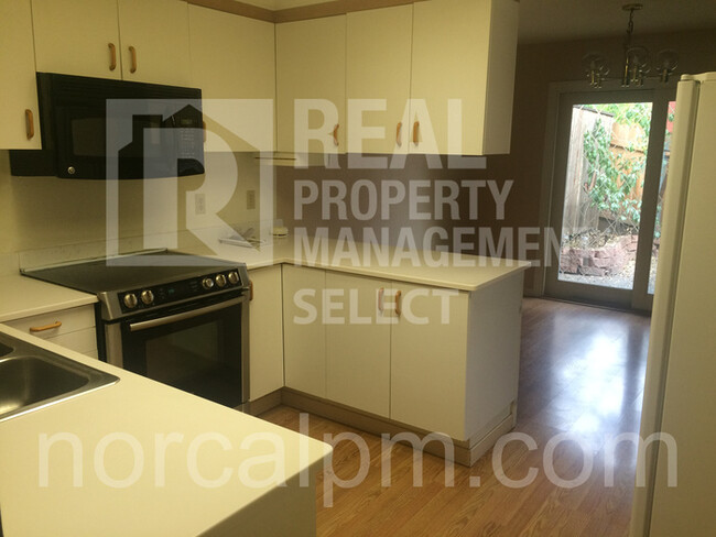 Building Photo - 9351 River Oaks Ln