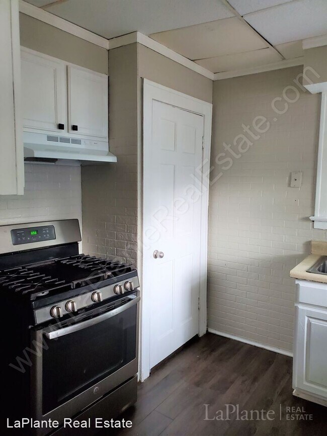 Foto del edificio - 3 br, 1 bath House - 1716 Berdan Avenue 1