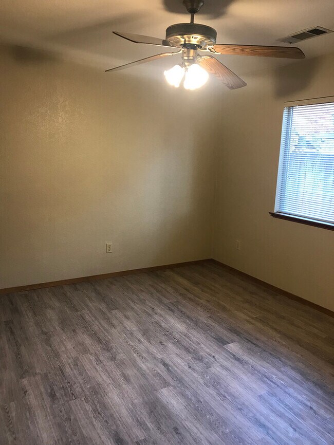 Building Photo - 4704 W Iris Ave