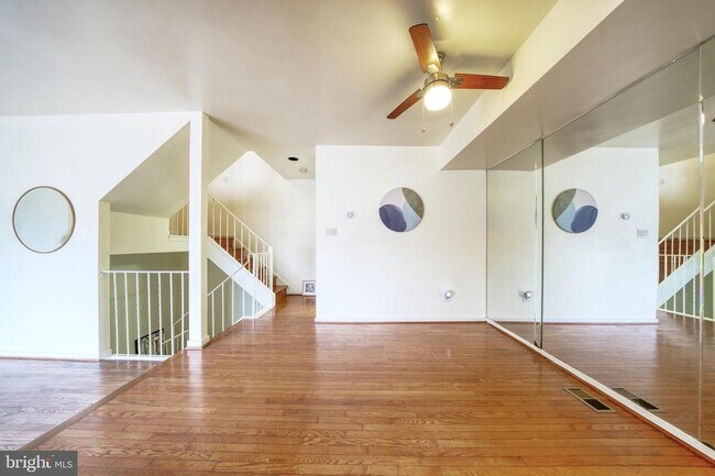 Foto del edificio - 9821 Lake Shore Dr