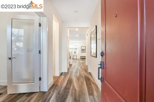 Building Photo - THIS IS A 10! IDEAL BRENTWOOD 4 BEDROOM AN...