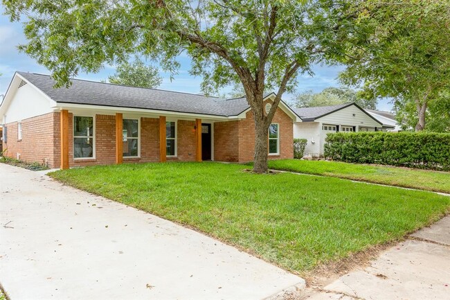 Building Photo - 5834 Cartagena St