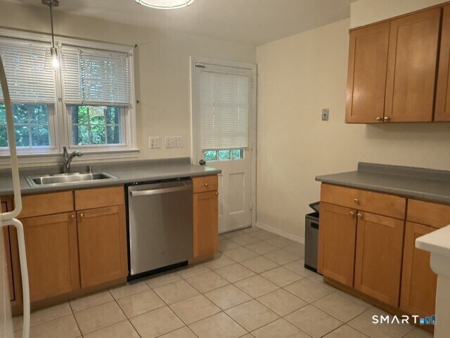 Building Photo - 453 Robin Ct