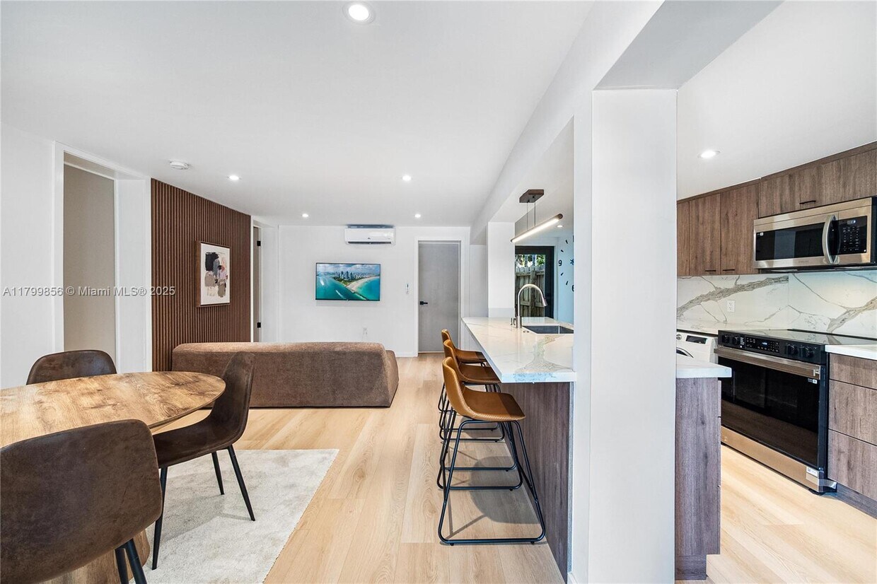 Foto principal - 3683 SW 3rd Ave