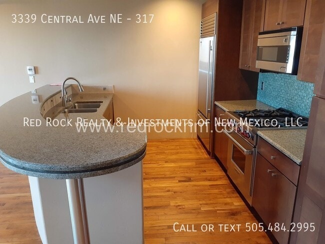 Building Photo - Amazing Condo in The Place at Nob Hill!