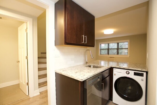 Foto del edificio - 456 W Barry Ave