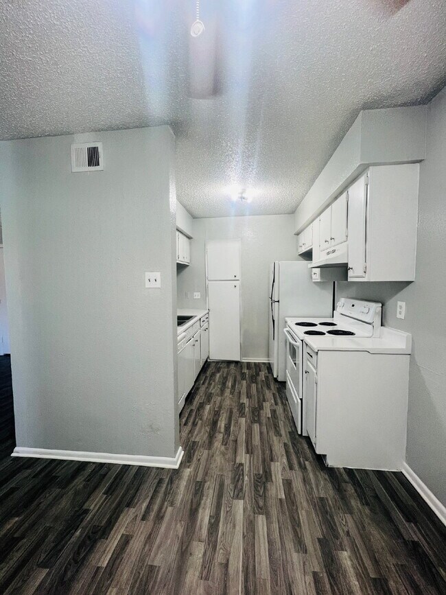 Foto del edificio - 6929 Timbercreek-114