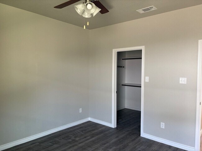Building Photo - 2109 Wildewood-A