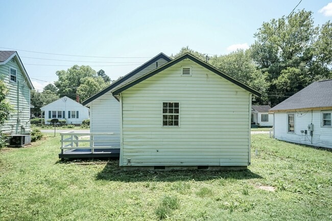Building Photo - Two bedroom home!