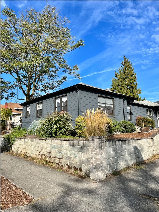 Building Photo - 2103 NE Sumner St