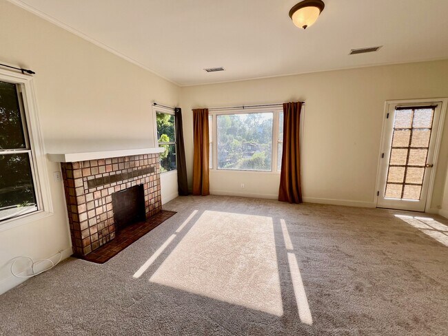 Living area - 2256 Glendale Blvd
